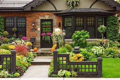 7 easy ways to add curb appeal to your home this fall