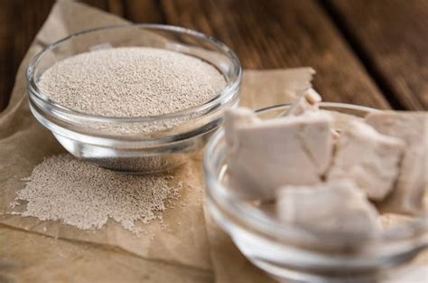 10g of dry yeast is equal to 2 1/8 teaspoons. If you are baking in the US, most recipes will call for increments related to the standard teaspoon and tablespoon; while others may measure yeast with a digital kitchen scale in grams. Know that a single gram of yeast contains about one-quarter of an American teaspoon.. 