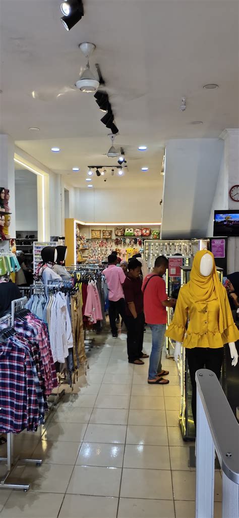 7 Rekomendasi Toko Baju Di Medan Lengkap Amp Grosir Pakaian Seragam Sekolah Di Medan - Grosir Pakaian Seragam Sekolah Di Medan