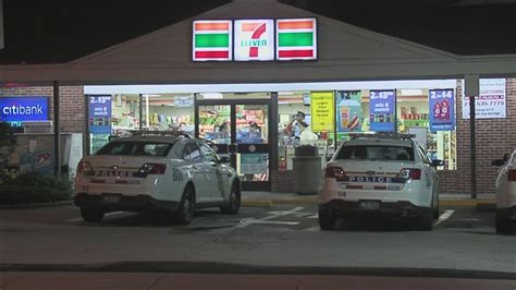 7-Eleven clerk robbed at gunpoint