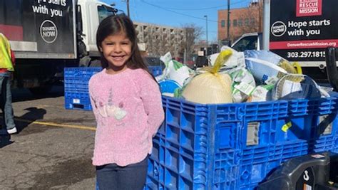 7-year-old donating Thanksgiving turkeys to those in need
