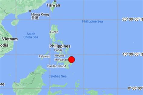 7.6 magnitude earthquake strikes off the southern Philippines and a tsunami warning is issued
