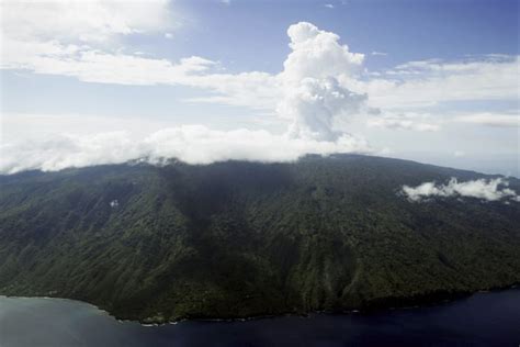 7.7 magnitude earthquake causes small tsunami on South Pacific islands