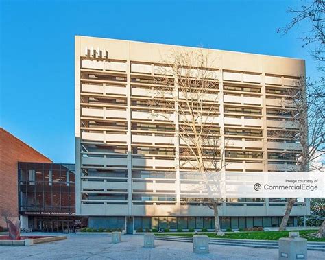 Home > Parking > Public Parking The public parking garage for the 700 H St. County Administration C enter is located at 725 7th street, Sacramento, CA 95814. The public entrances, located at the corner of 7th & G Streets, will take you to the upper level of the two story facility.. 
