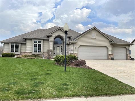 704 2 Rivers Dr Mukwonago, WI 53149 - Coldwell Banker