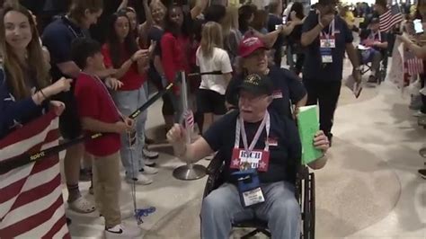 72 veterans return to South Florida after Honor Flight to DC
