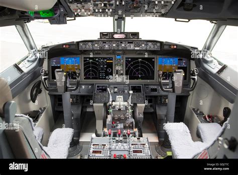 737 Cockpit Photos and Premium High Res Pictures - Getty Images