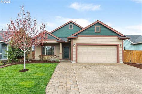 765 Meadowlawn Pl Molalla, OR 97038 - Coldwell Banker