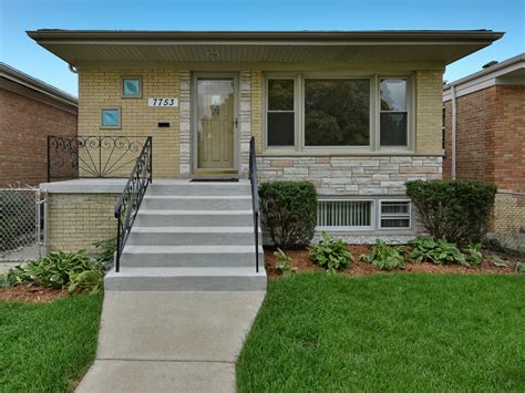 7813 W Forest Preserve Ave is a 1,132 square foot house on a 3,750 square foot lot with 3 bedrooms and 1 bathroom. This home is currently off market - it last sold on November 07, 1997 for $146,000. Based on Redfin's Chicago data, we estimate the home's value is $284,772. Single-family. Built in 1952.. 