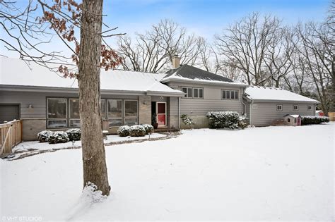 This home is located at 949 Wade St, Highland Park, IL 