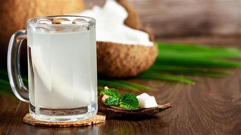 8 Health Benefits of Coconut Water Empty Stomach