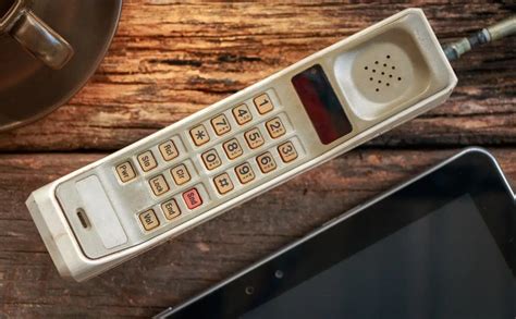 80s Cell Phones: Still Working? (Everything to Know)