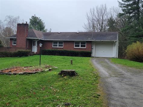 813 E Beecher Hill Rd, Owego, NY 13827