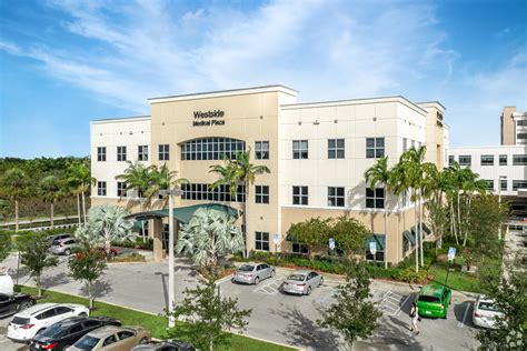 8251 w broward blvd. Comprehensive care. Our full service women’s health practice is led by highly-skilled OB/GYN physicians with the assistance of nurse practitioners. Our physicians have been practicing for over 20 years and have built their reputations on quality care, trusting relationships, and an ability and desire to keep up with the latest technology. 