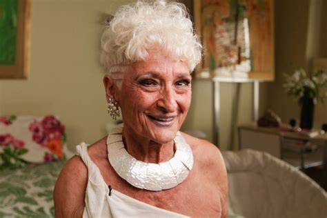 83-year-old grandma uses Tinder to find young men to have sex …