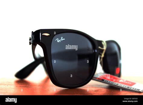 834 Ray Ban Stock Photos and Images - 123RF