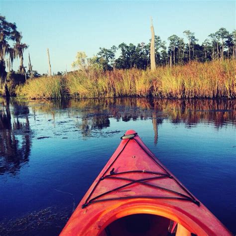 850 Red Kayak Lake Premium High Res Photos - Getty Images