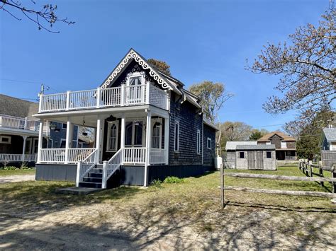 9 Brunswick Ave, Oak Bluffs, MA 02557 MLS #40675 Zillow