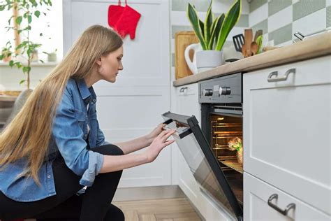 9 Common Reasons: Oven Keeps Shutting Off & How to Fix.