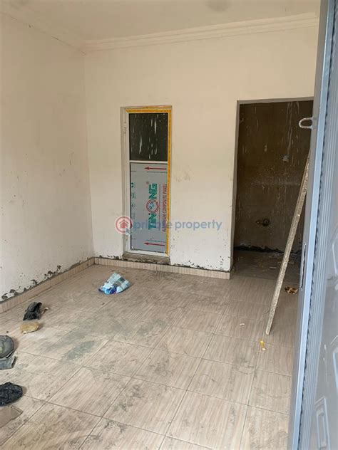 9 bedroom Mini Flat For Rent Shomolu Yaba Lagos (PID: 9PAMGH)