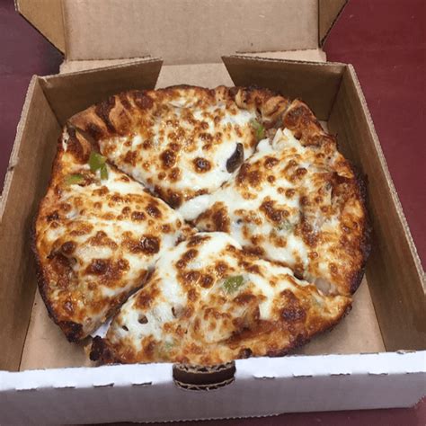 9 inch pizza. There are eight slices in a 14-inch pizza. According to Pizza Hut, a top pizza chain, one slice is 1/8 of a standard 14-inch large pizza. This number is subject to change depending... 