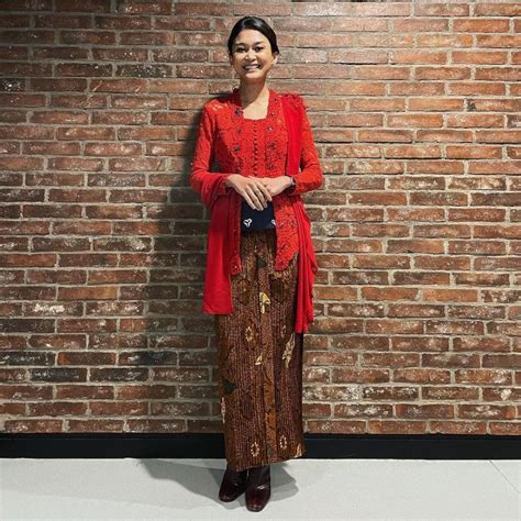 Jual baju rok tali rafia rapia warna merah putih rumbai kostum daur