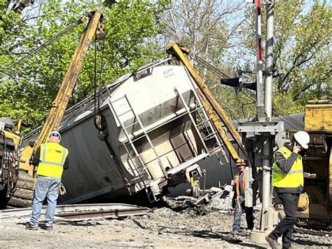 9 railcars from Norfolk Southern train derail in Pennsylvania, no hazardous chemicals on board