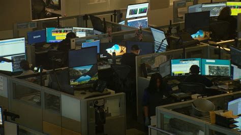 911 hold times: Staffing shortages cause callers to wait up to 20 min