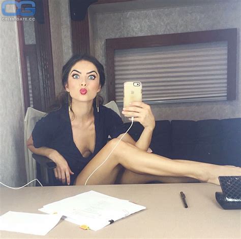 In-Demand Kiara Advani Inspired Bridal Set