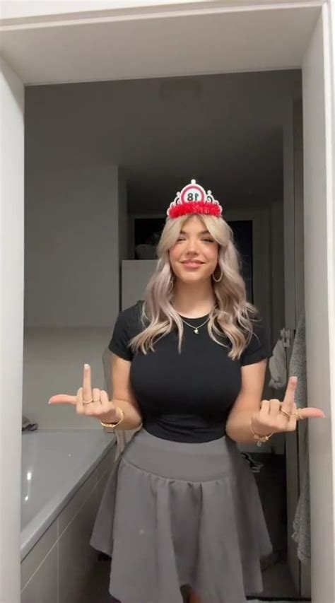 In-Demand Kiara Advani Inspired Bridal Set