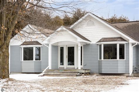 917 S Elm St, Suttons Bay, MI 49682 realtor.com®