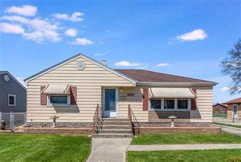 3 beds, 2 baths, 1198 sq. ft. house located at 240 N Grace St, LOMBARD, IL 60148 sold for $254,500 on Apr 2, 2018. MLS# 09836035. Don't wait to see this adorable updated 3 bedroom split-level. Open....