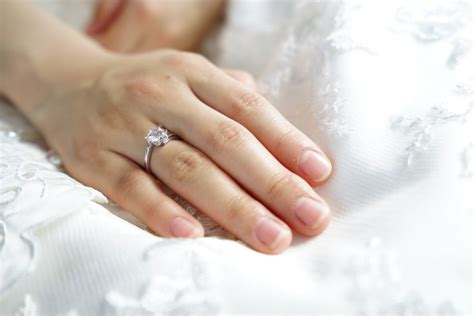 98.3 TRY Social Dilemma: How Big Should An Engagement Ring Be For 2nd Marriage?