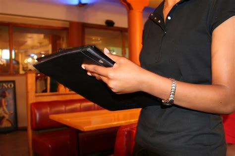 98.3 TRY Social Dilemma: Was I Wrong to Fix My Friend's Restaurant Bill Tip?