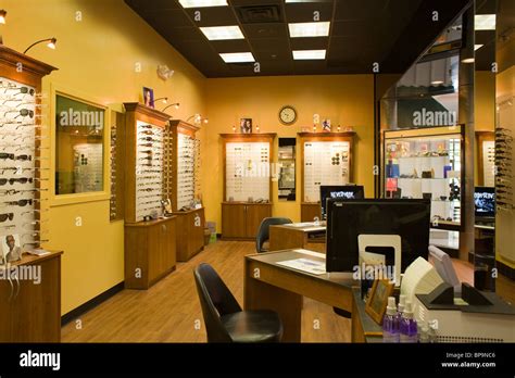 989 Optical Shop Interior Images, Stock Photos & Vectors …