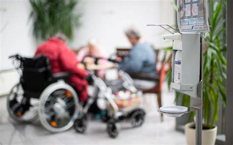 99% of Ontario nursing homes now have air conditioning in residents’ rooms: minister
