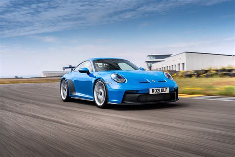 992 gt3. Jun 2, 2023 ... Porsche 992 GT3 RS vs GT4 RS - Can you guess which one is better? If you're thinking about buying a car worth £25000 or more and you live in ... 