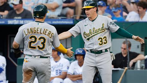 A’s beat Royals 5-4, win back-to-back for 1st time