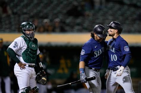 A’s blow late lead, lose 7-2 to Mariners in extras