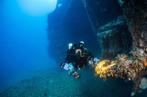 A 2001 technical diving and marine archaeology expedition discovered ... - raincitystudios.com