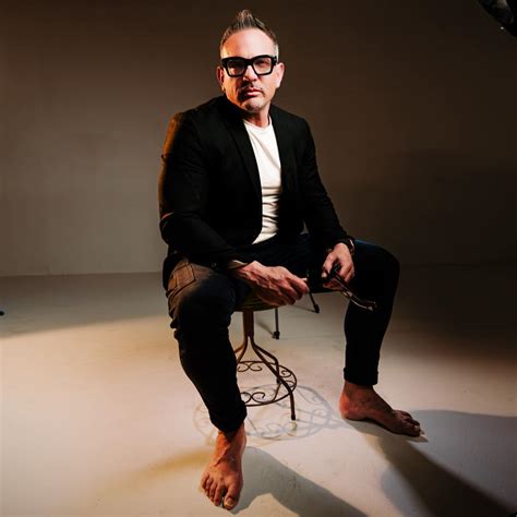 A clean concept with the unmistakable elegance of ... - muktibox.com