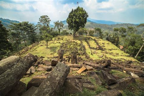 A Guide to Indonesian Megalithic Sites (Panduan Situs Megalitik ... - wintechmobiles.com