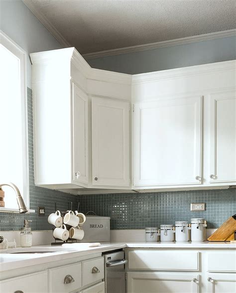 A Guide to Crown Molding for Kitchen Cabinets