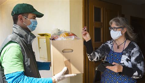 A Guide to Tipping Generously During the Pandemic 