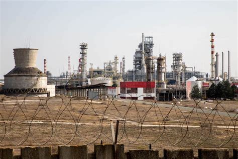 A New Scandal in Bulgarian Politics: Burgas Oil Refinery to Stop Functioning?