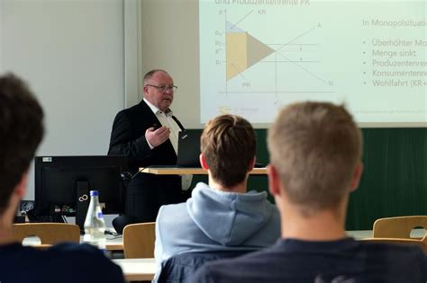 A Professor Gives a Lecture on Alternative Energies