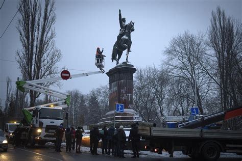 A Soviet-era statue of a Red Army commander taken down in Kyiv
