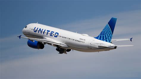 A United jet dropped 28,000 feet in eight minutes after pilots feared a loss of cabin pressure