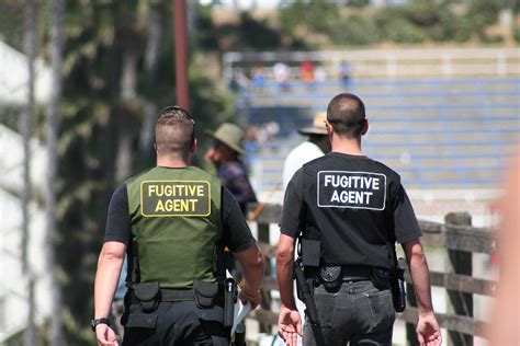 A beginners guide to bail enforcement bounty hunter bail agent bail enforcement fugitive recovery bail agent. - Esempio guida utente per applicazione mobile.