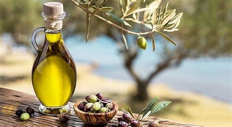 A daily dose of olive oil could lower risk of dying from dementia, research finds